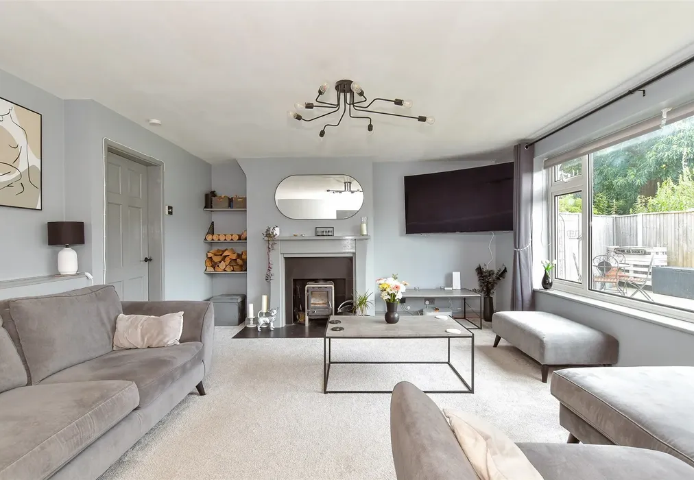 Lounge - Marden Avenue, Chichester, West Sussex - Wards of Kent