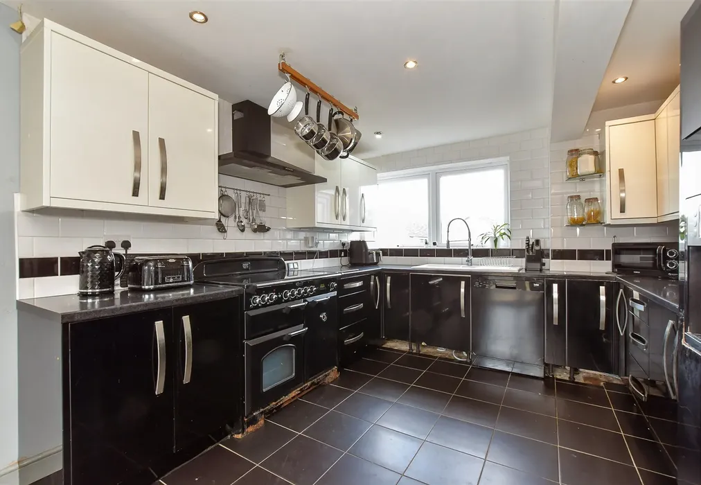 Kitchen/ Diner - Marden Avenue, Chichester, West Sussex - Wards of Kent