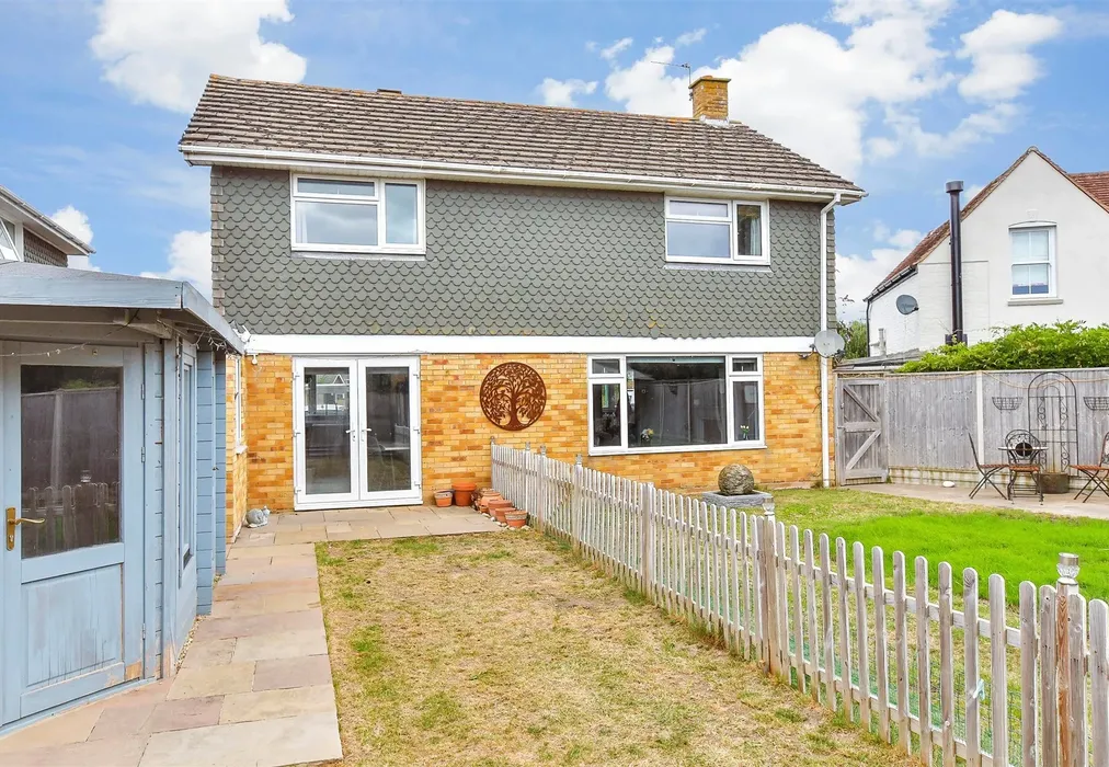 Rear Garden - Marden Avenue, Chichester, West Sussex - Wards of Kent