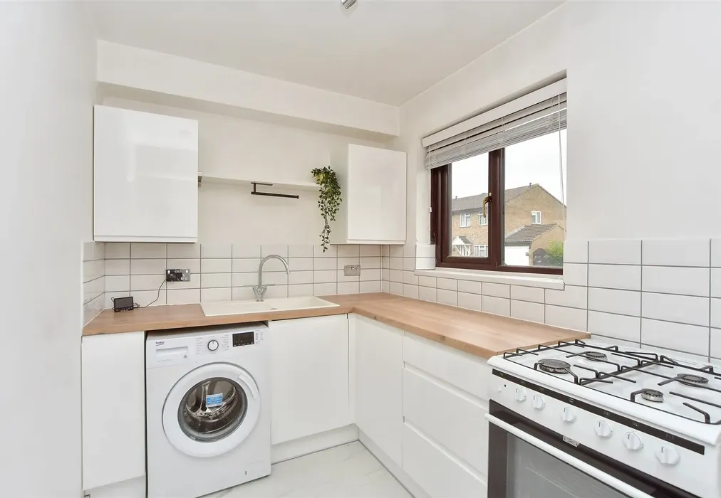Kitchen - Illustrious Close, Walderslade, Chatham, Kent - Wards of Kent