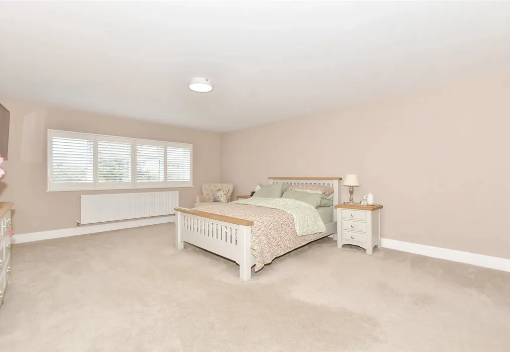 Bedroom 1 - Palmbeach Avenue, Hythe, Kent - Wards of Kent