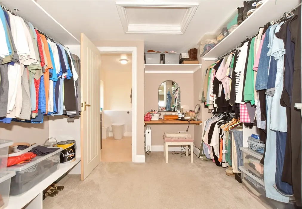 Dressing Area - Palmbeach Avenue, Hythe, Kent - Wards of Kent