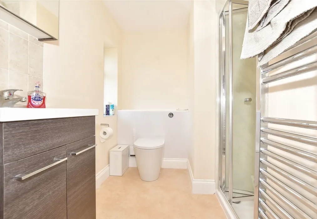 En-Suite Shower Room - Palmbeach Avenue, Hythe, Kent - Wards of Kent