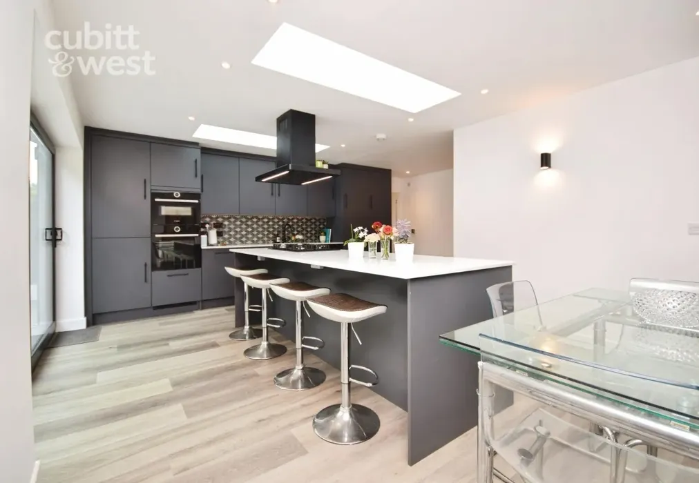 Kitchen - Millyard Crescent, Brighton, BN2 - Wards of Kent