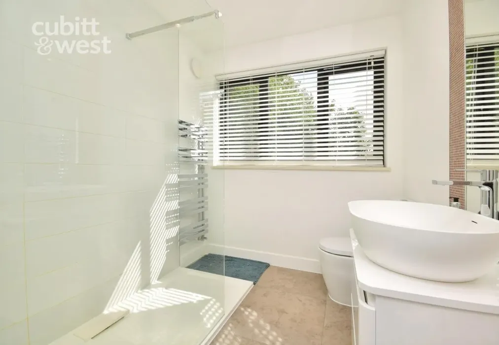 En-Suite Shower Room - Millyard Crescent, Brighton, BN2 - Wards of Kent