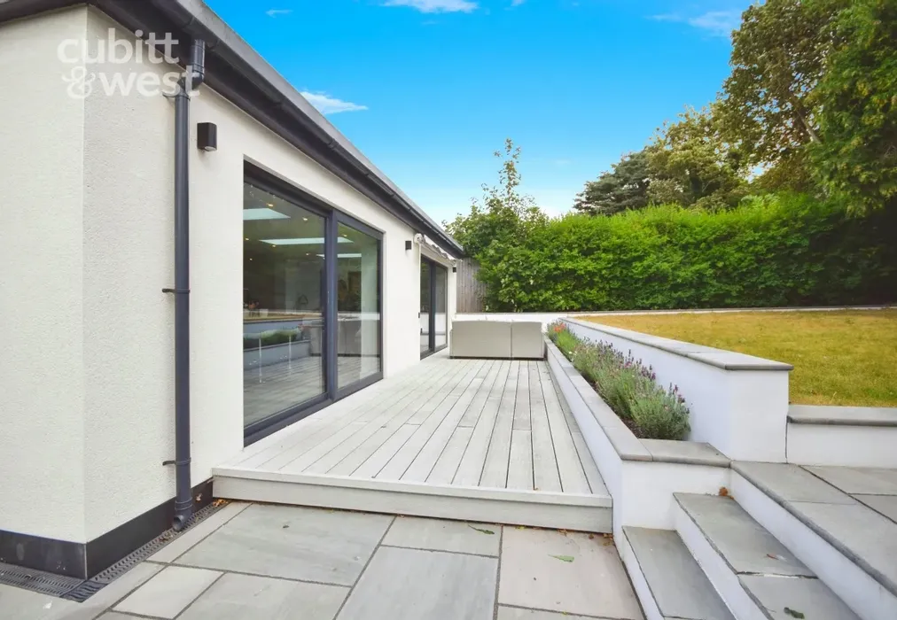 Patio Area - Millyard Crescent, Brighton, BN2 - Wards of Kent