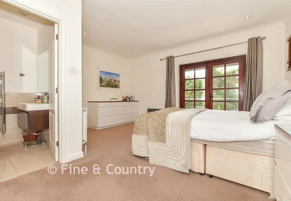 Main Bedroom - Alexandra Road, Kingsdown, Deal, Kent - Wards of Kent