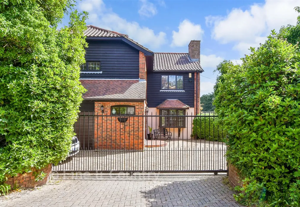 External Lifestyle Photograph - Alexandra Road, Kingsdown, Deal, Kent - Wards of Kent