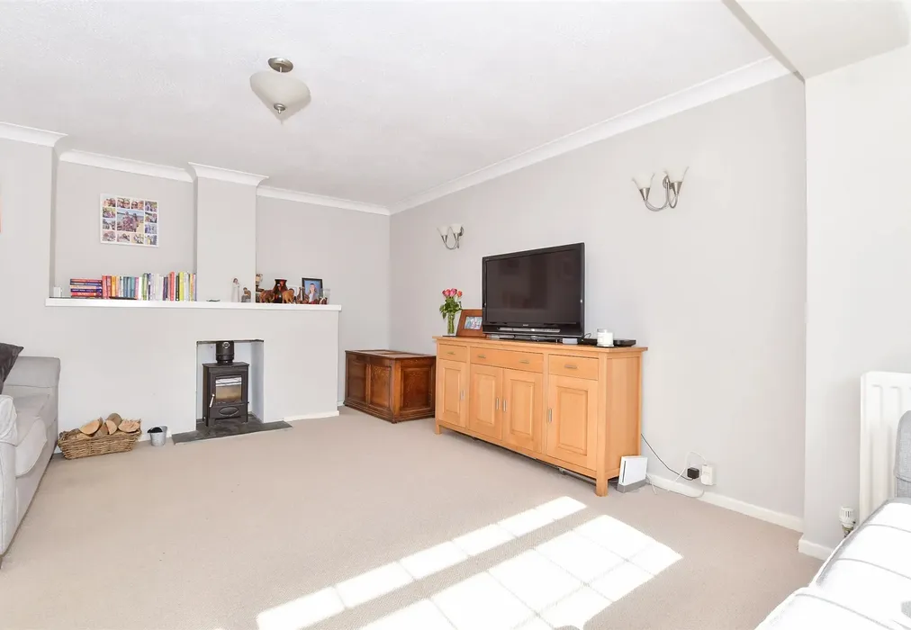 Lounge - Vaughan Avenue, Tonbridge, Kent - Wards of Kent