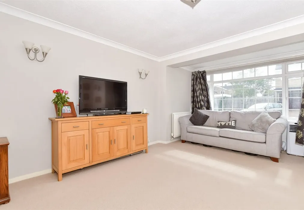 Lounge - Vaughan Avenue, Tonbridge, Kent - Wards of Kent