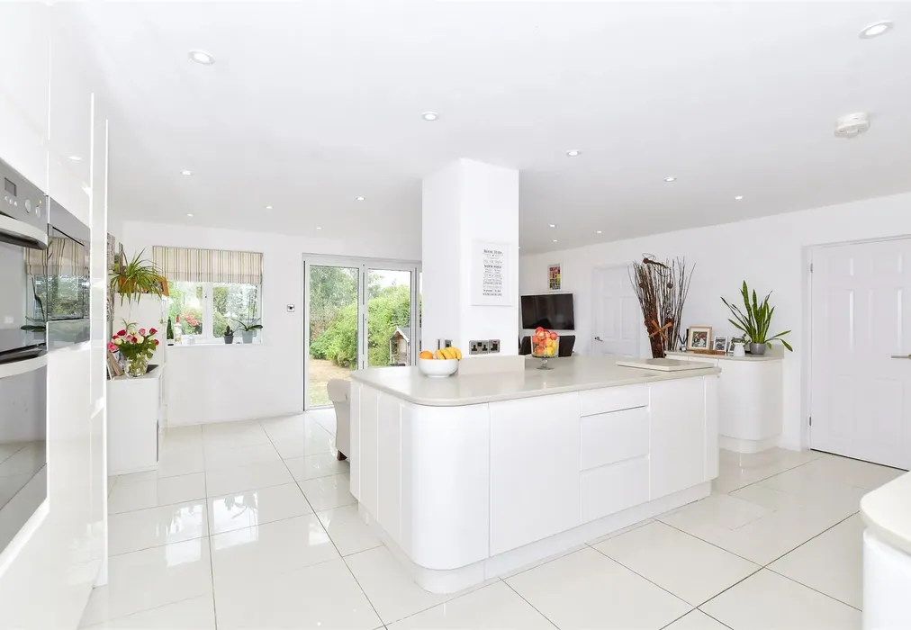 Kitchen - Vaughan Avenue, Tonbridge, Kent - Wards of Kent