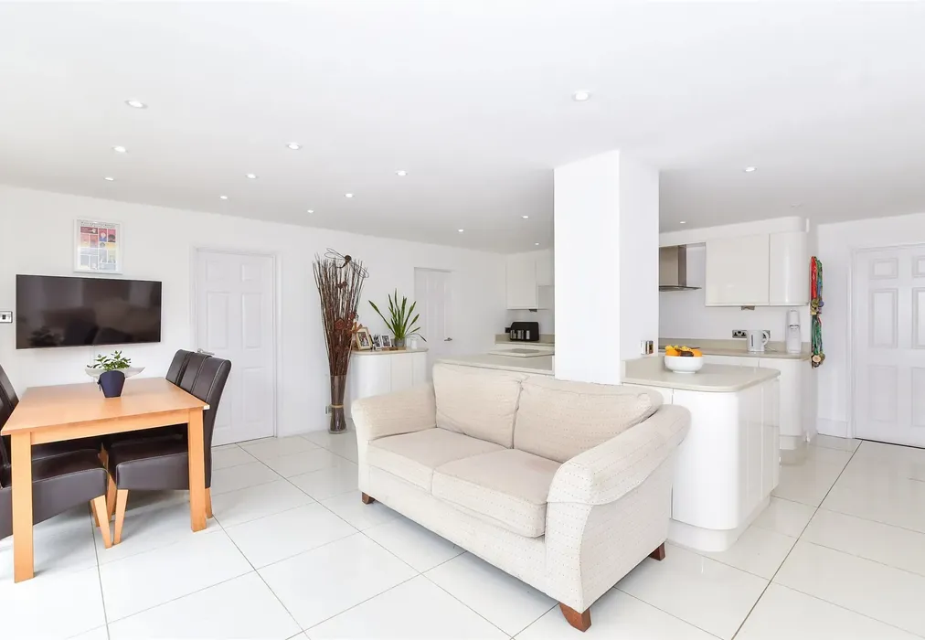 Dining Area - Vaughan Avenue, Tonbridge, Kent - Wards of Kent