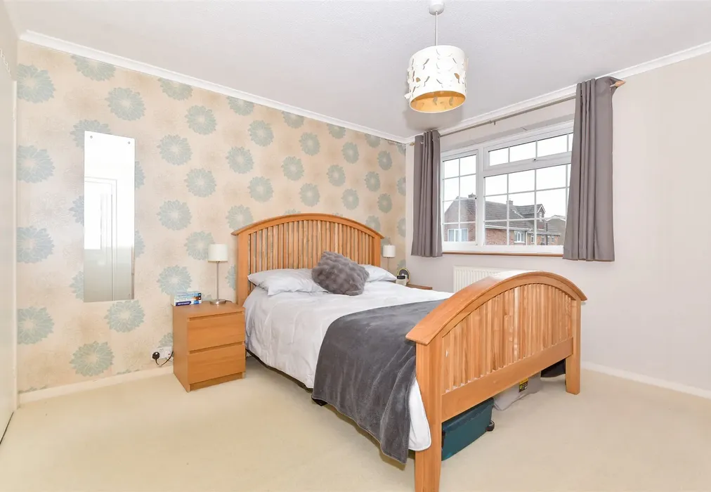 Bedroom 1 - Vaughan Avenue, Tonbridge, Kent - Wards of Kent