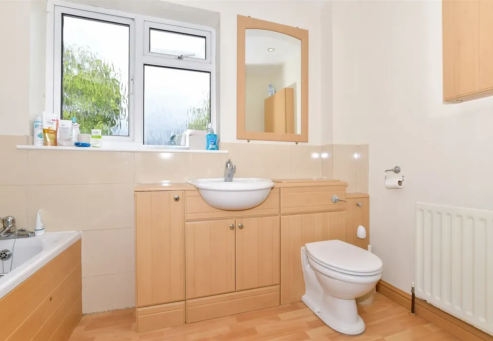 Bathroom - Vaughan Avenue, Tonbridge, Kent - Wards of Kent