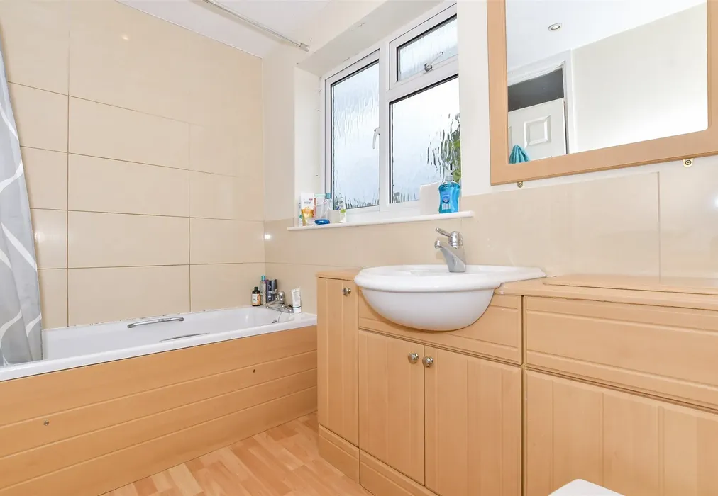 Bathroom - Vaughan Avenue, Tonbridge, Kent - Wards of Kent