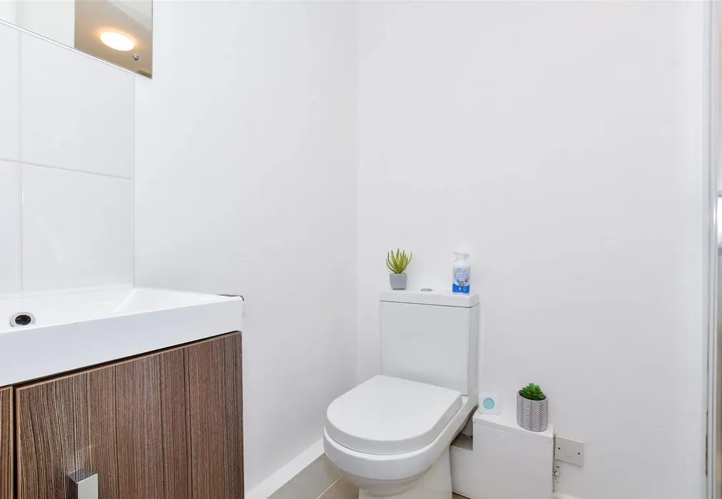 Shower Room - Vaughan Avenue, Tonbridge, Kent - Wards of Kent