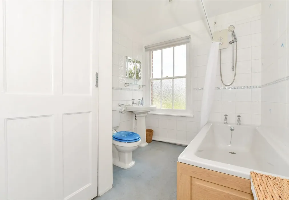 Bathroom - Henfield Road, Cowfold, Horsham, West Sussex - Wards of Kent