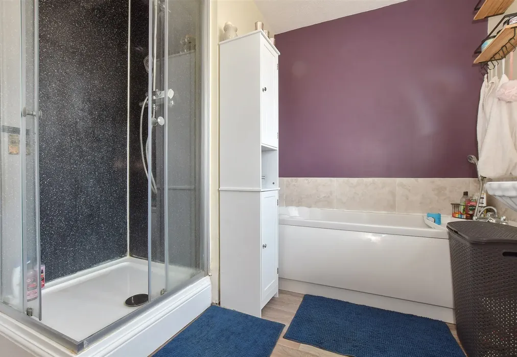 Bathroom - Ince Road, Sturry, Canterbury, Kent - Wards of Kent
