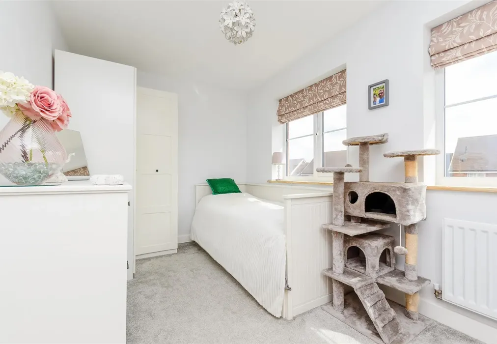 Bedroom 2 - Illett Way, Faygate, Horsham, West Sussex - Wards of Kent