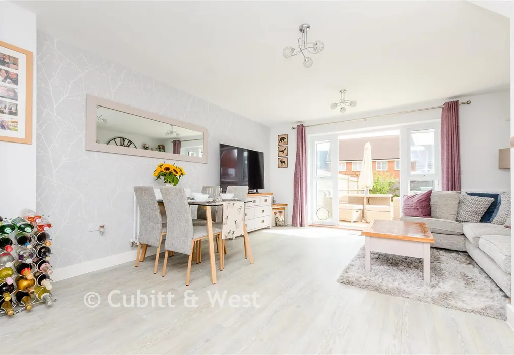 Lounge/Diner - Illett Way, Faygate, Horsham, West Sussex - Wards of Kent