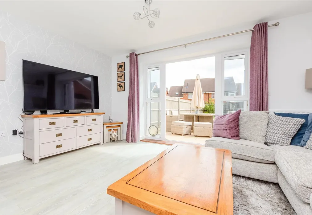 Lounge/Diner - Illett Way, Faygate, Horsham, West Sussex - Wards of Kent