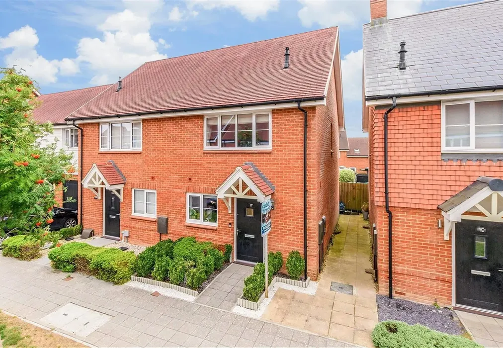 External (Web).. - Illett Way, Faygate, Horsham, West Sussex - Wards of Kent