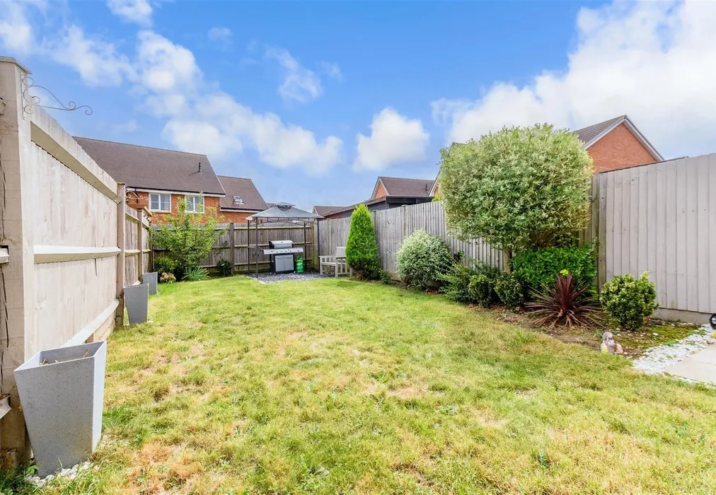 Rear Garden - Illett Way, Faygate, Horsham, West Sussex - Wards of Kent
