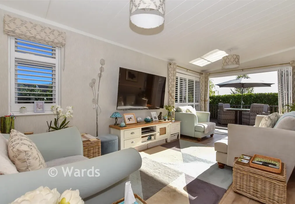 Lounge - Well Street, East Malling, West Malling, Kent - Wards of Kent