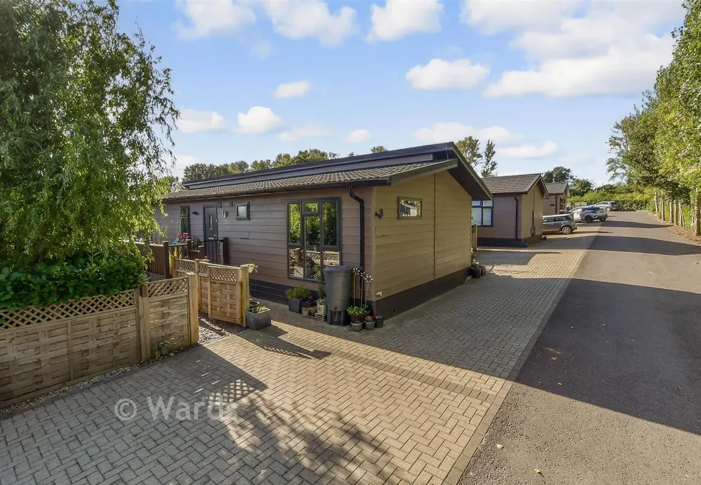 External (Web) - Well Street, East Malling, West Malling, Kent - Wards of Kent