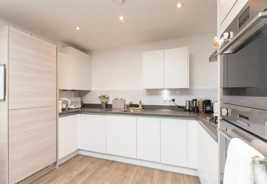 Kitchen - Knights Templar Way, Rochester, Kent - Wards of Kent