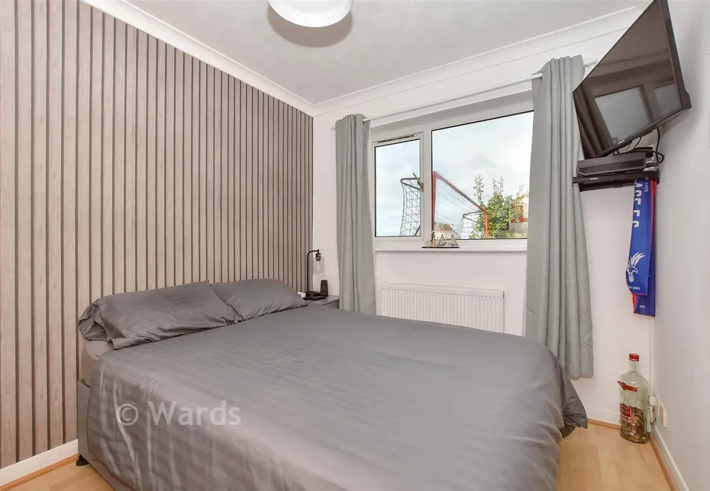 Annex - Bedroom 1 - High View Avenue, Herne Bay, Kent - Wards of Kent