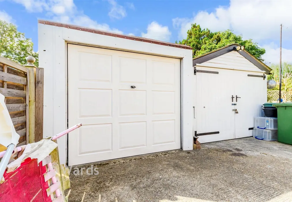 Garage - Barnes Cray Road, Dartford, Kent - Wards of Kent