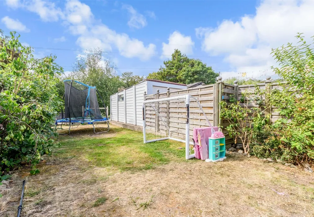 Rear Garden - Barnes Cray Road, Dartford, Kent - Wards of Kent