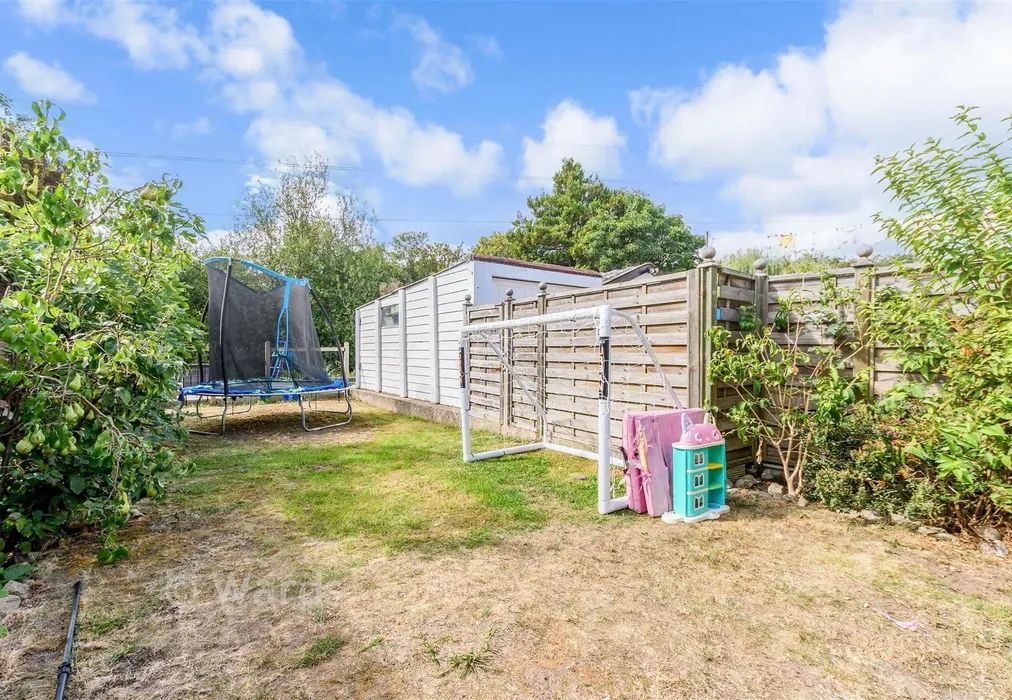Rear Garden - Barnes Cray Road, Dartford, Kent - Wards of Kent