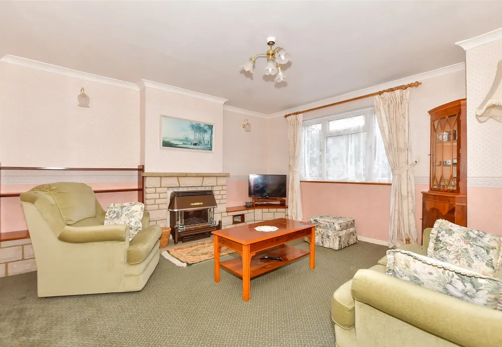 Lounge - Grantham Avenue, Deal, Kent - Wards of Kent