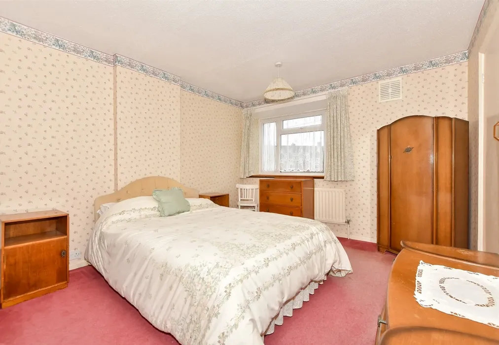 Bedroom 1 - Grantham Avenue, Deal, Kent - Wards of Kent