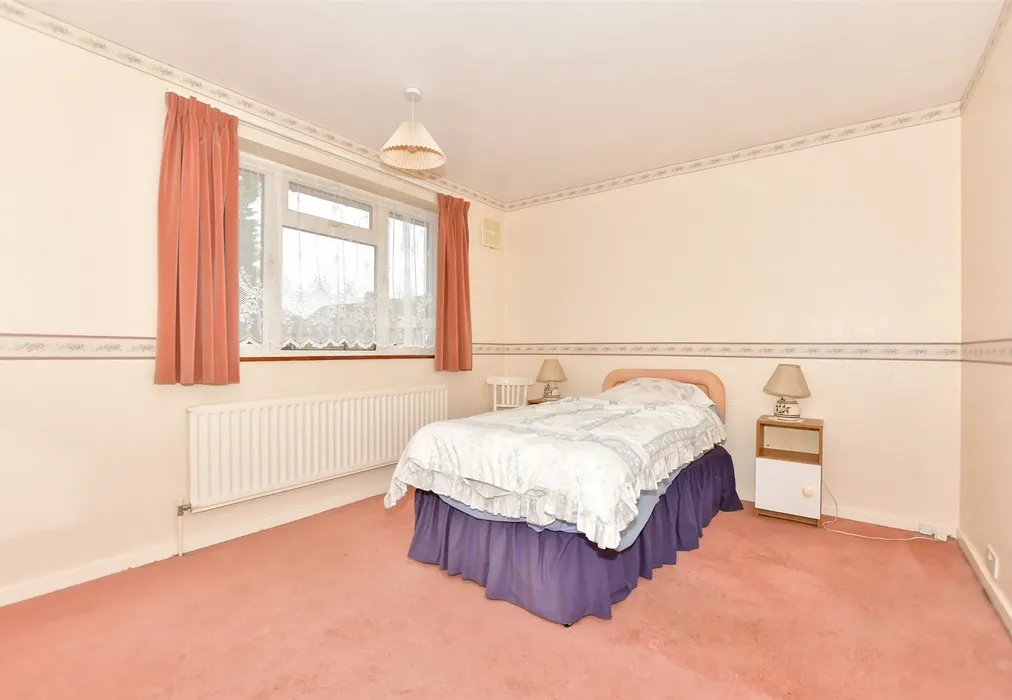Bedroom 2 - Grantham Avenue, Deal, Kent - Wards of Kent