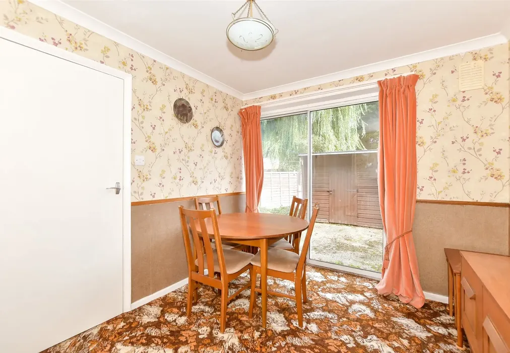 Dining Room - Grantham Avenue, Deal, Kent - Wards of Kent