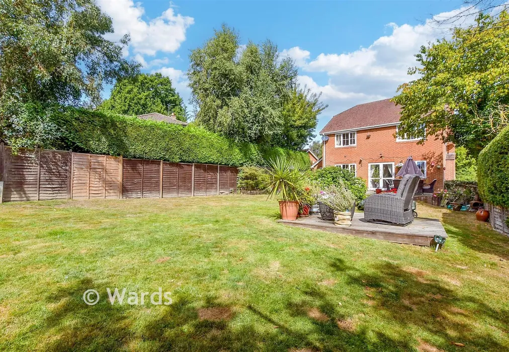 Rear Garden - High Meadow, Northiam, Rye, East Sussex - Wards of Kent