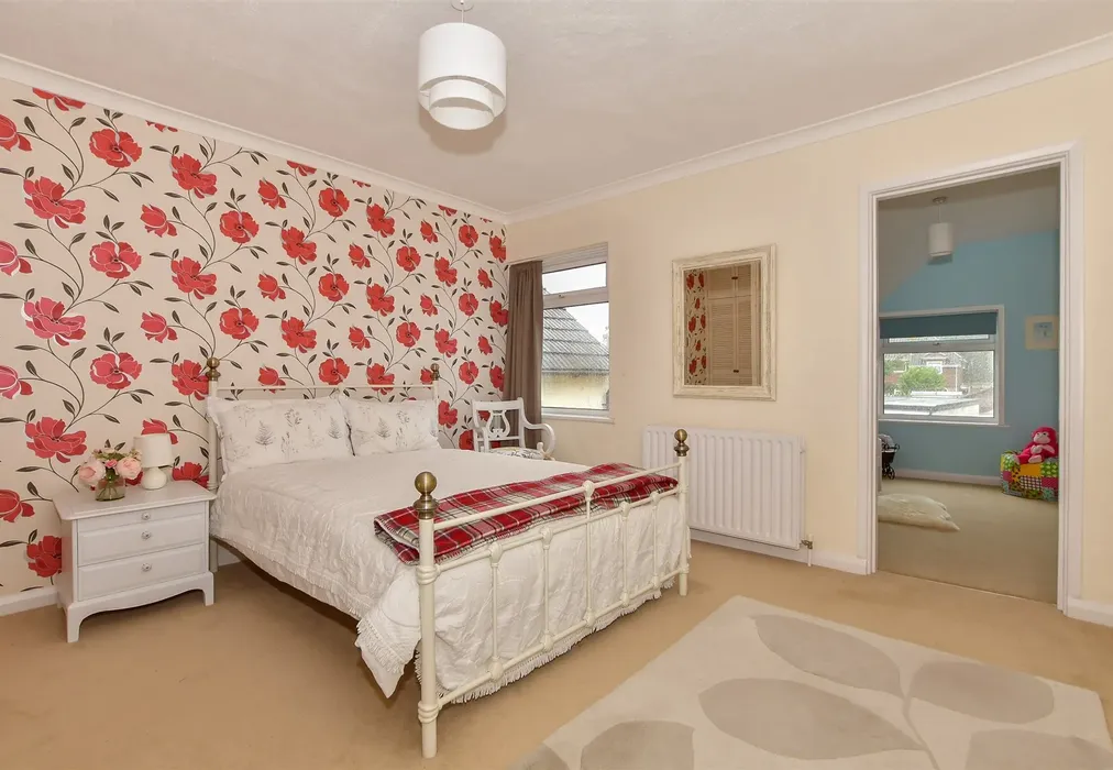Bedroom 1 - New Hythe Lane, Aylesford, Kent - Wards of Kent
