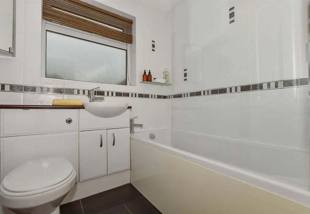 Bathroom - New Hythe Lane, Aylesford, Kent - Wards of Kent