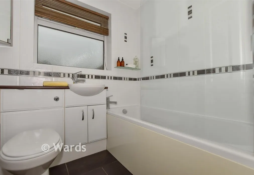 Bathroom - New Hythe Lane, Aylesford, Kent - Wards of Kent