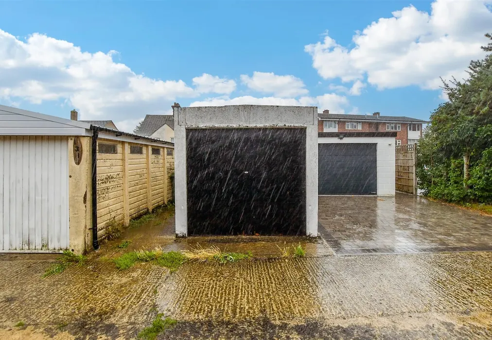 Garage - New Hythe Lane, Aylesford, Kent - Wards of Kent