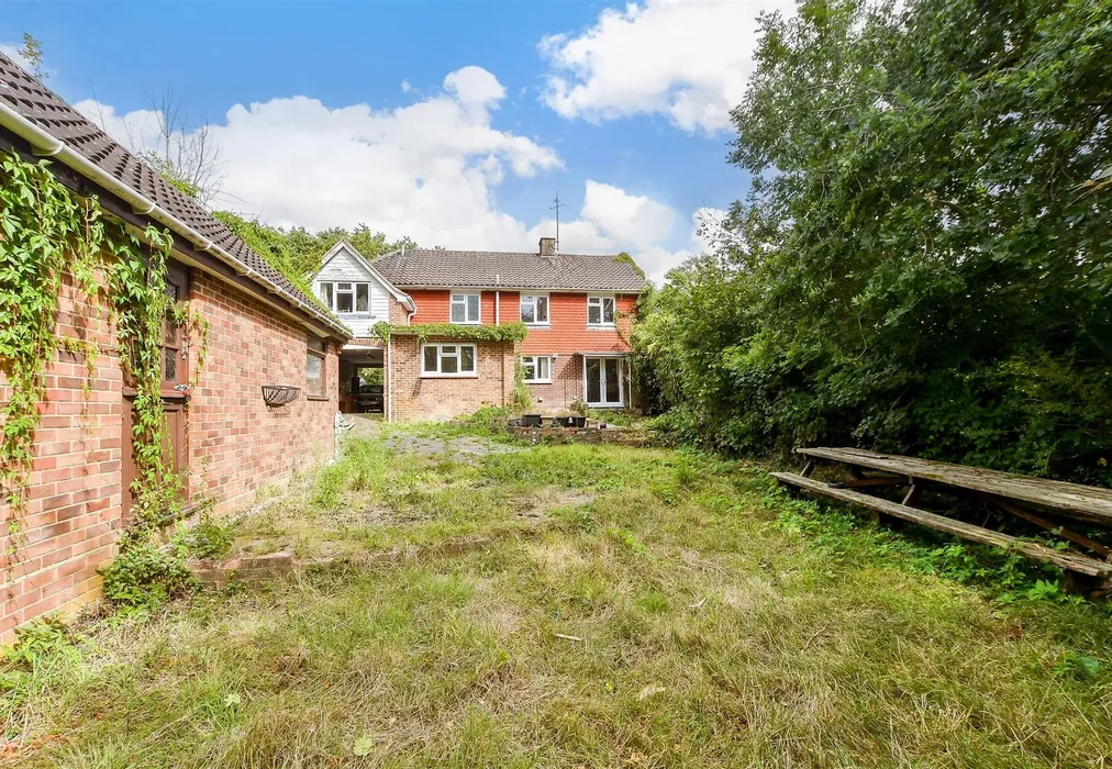 Rear Garden - Nuthurst Street, Nuthurst, Horsham, West Sussex - Wards of Kent