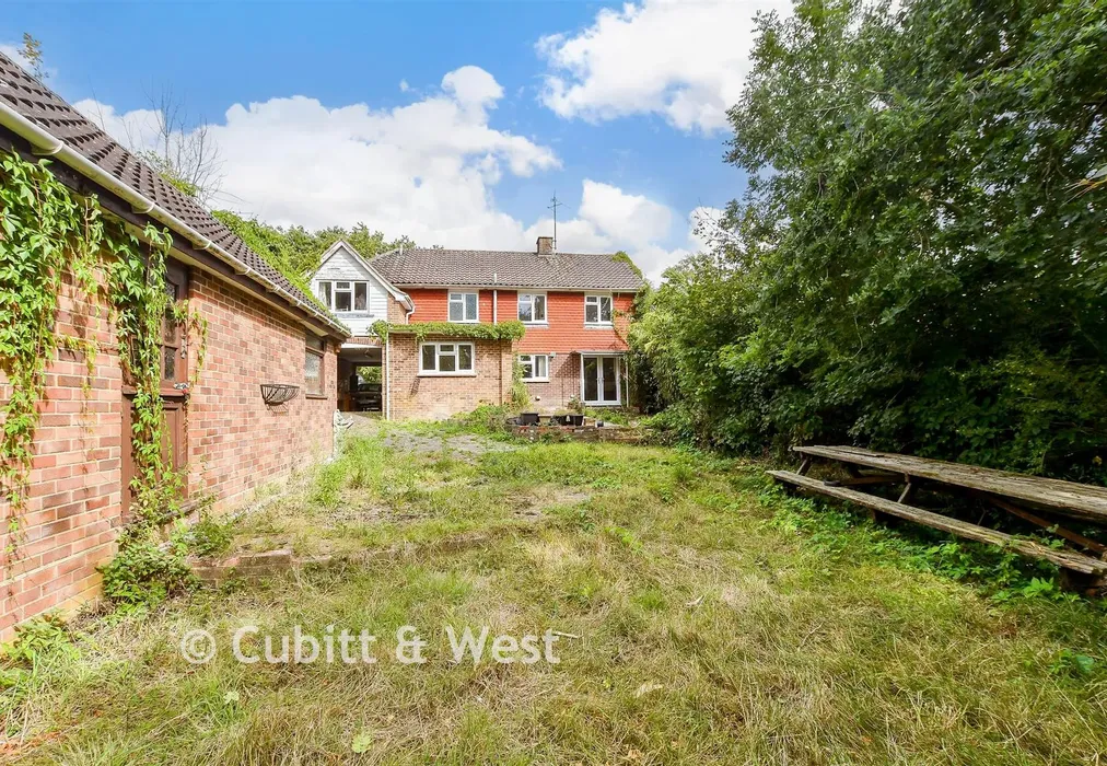 Rear Garden - Nuthurst Street, Nuthurst, Horsham, West Sussex - Wards of Kent