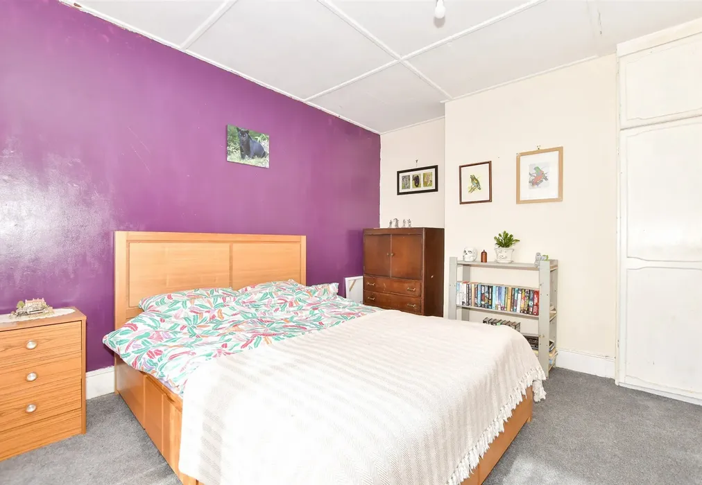Bedroom 2 - Capel-Le-Ferne, Folkestone, Kent - Wards of Kent