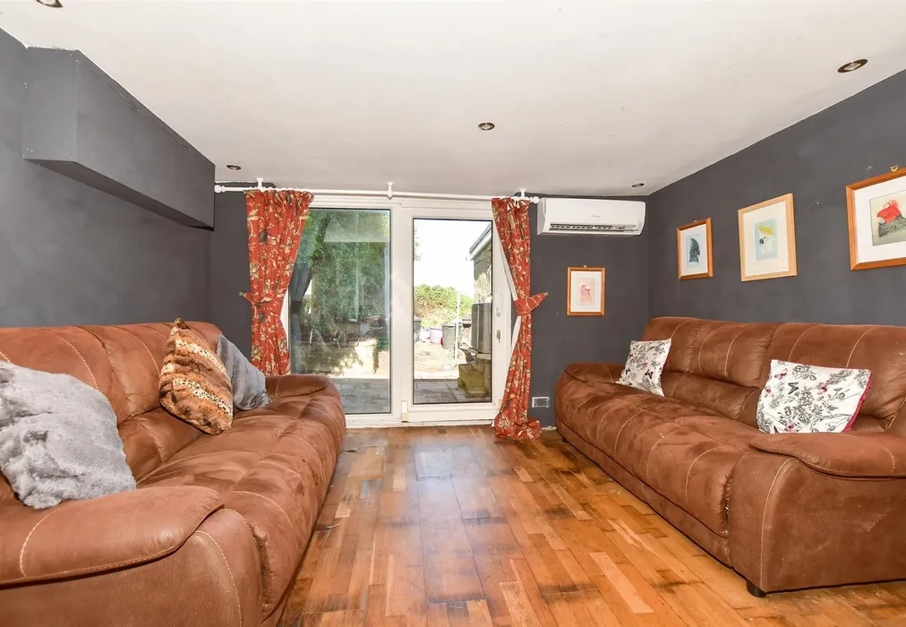 Lounge - Capel-Le-Ferne, Folkestone, Kent - Wards of Kent