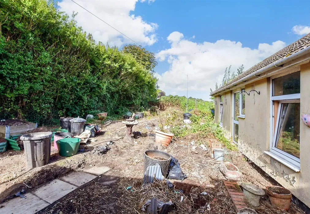 Rear Garden - Capel-Le-Ferne, Folkestone, Kent - Wards of Kent