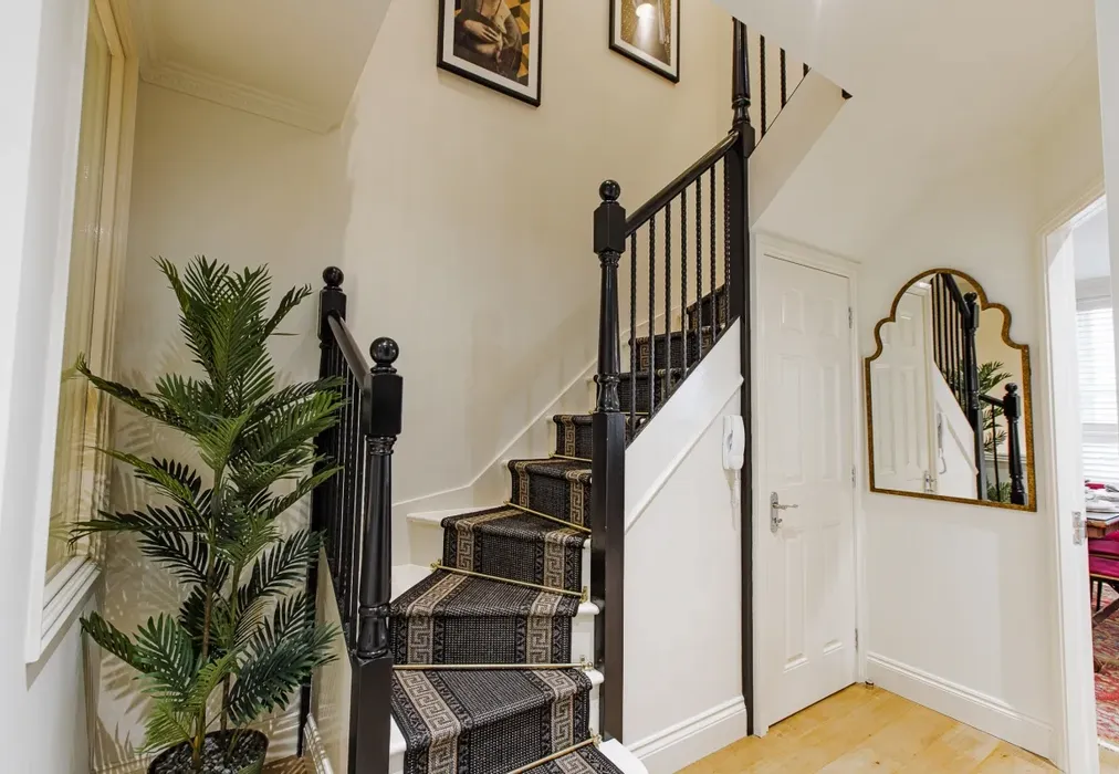 Nel Tf hall stairs - Nelson Crescent Ramsgate CT11 - Wards of Kent