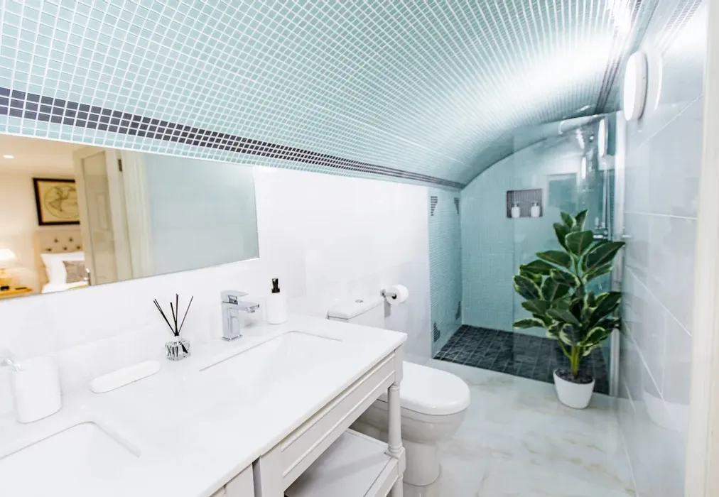 Nel BF shower room - Nelson Crescent Ramsgate CT11 - Wards of Kent